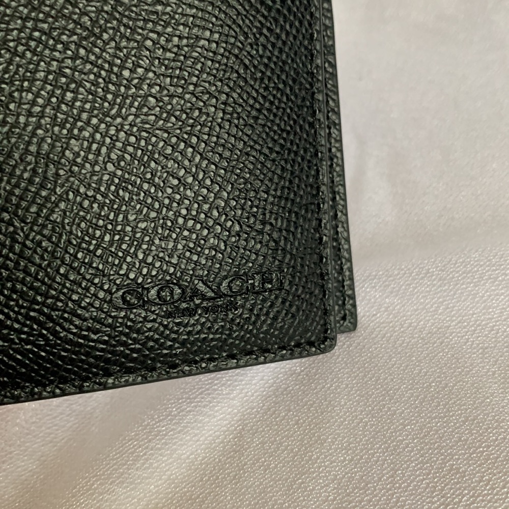 Brand New Coach Compact ID Wallet in Black Crossgrain Leather - Picture 2 of 7